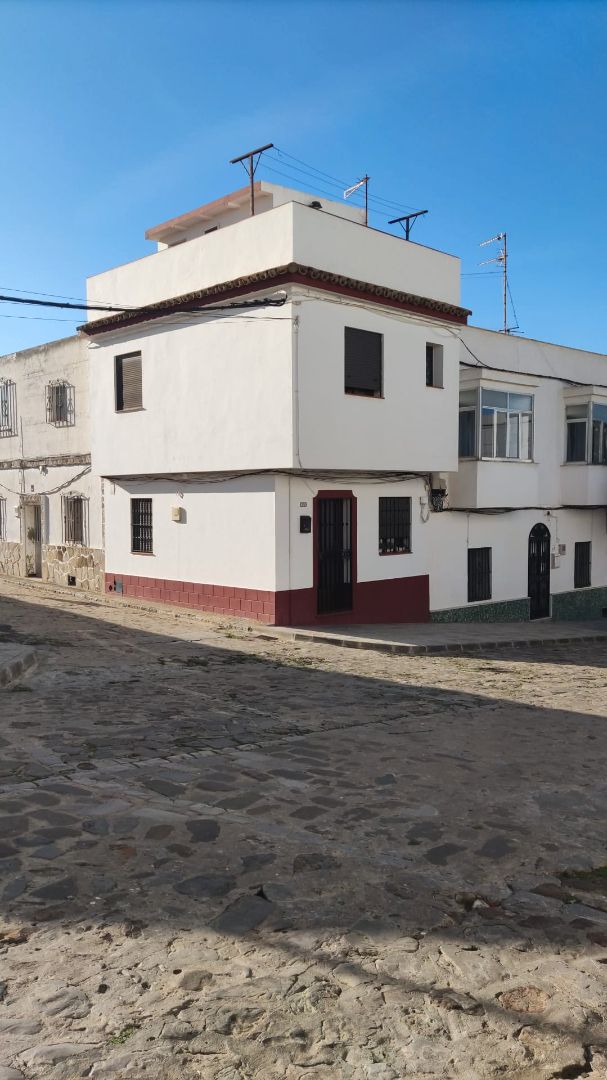 Vista exterior de Casa adosada en venda en Tarifa amb Terrassa i Moblat