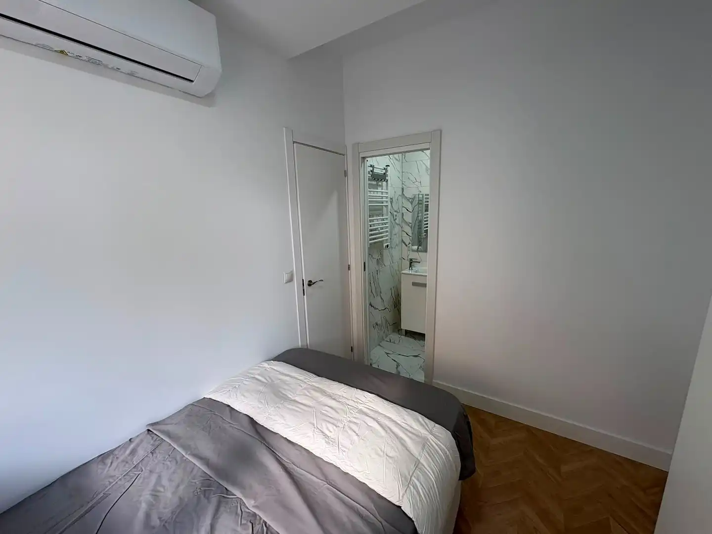 Bedroom of Flat for rent in Madrid  with Air Conditioner, Heating and Furnished