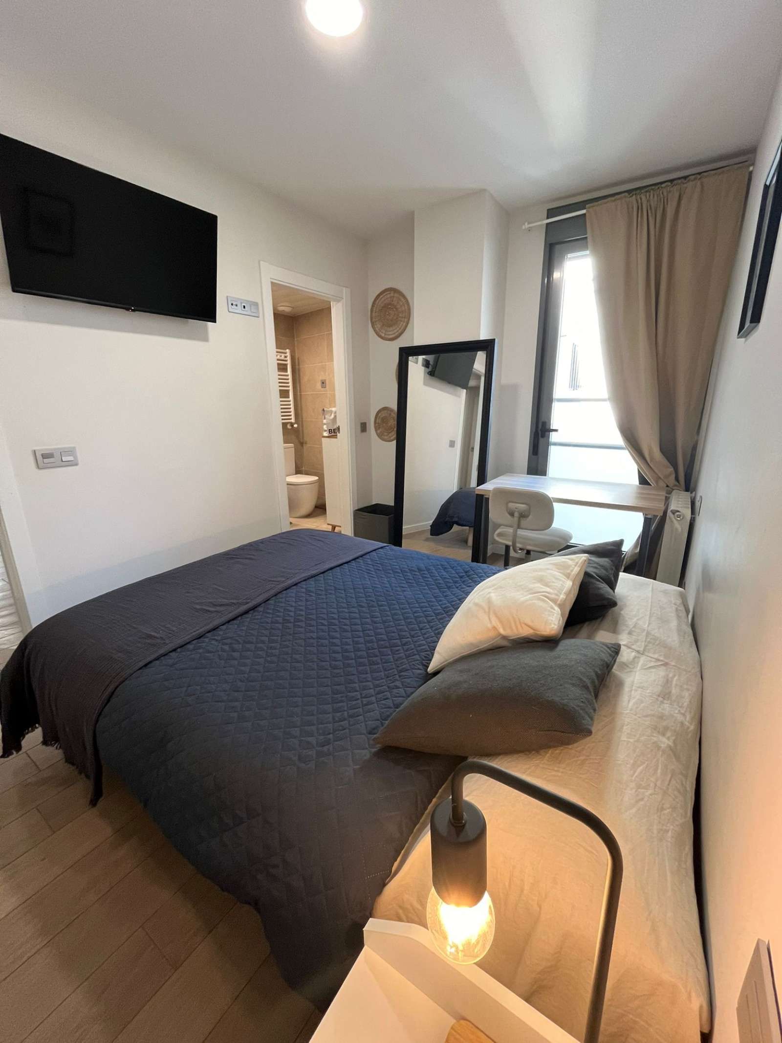 Bedroom of Flat to share in  Madrid Capital  with Air Conditioner, Heating and Terrace