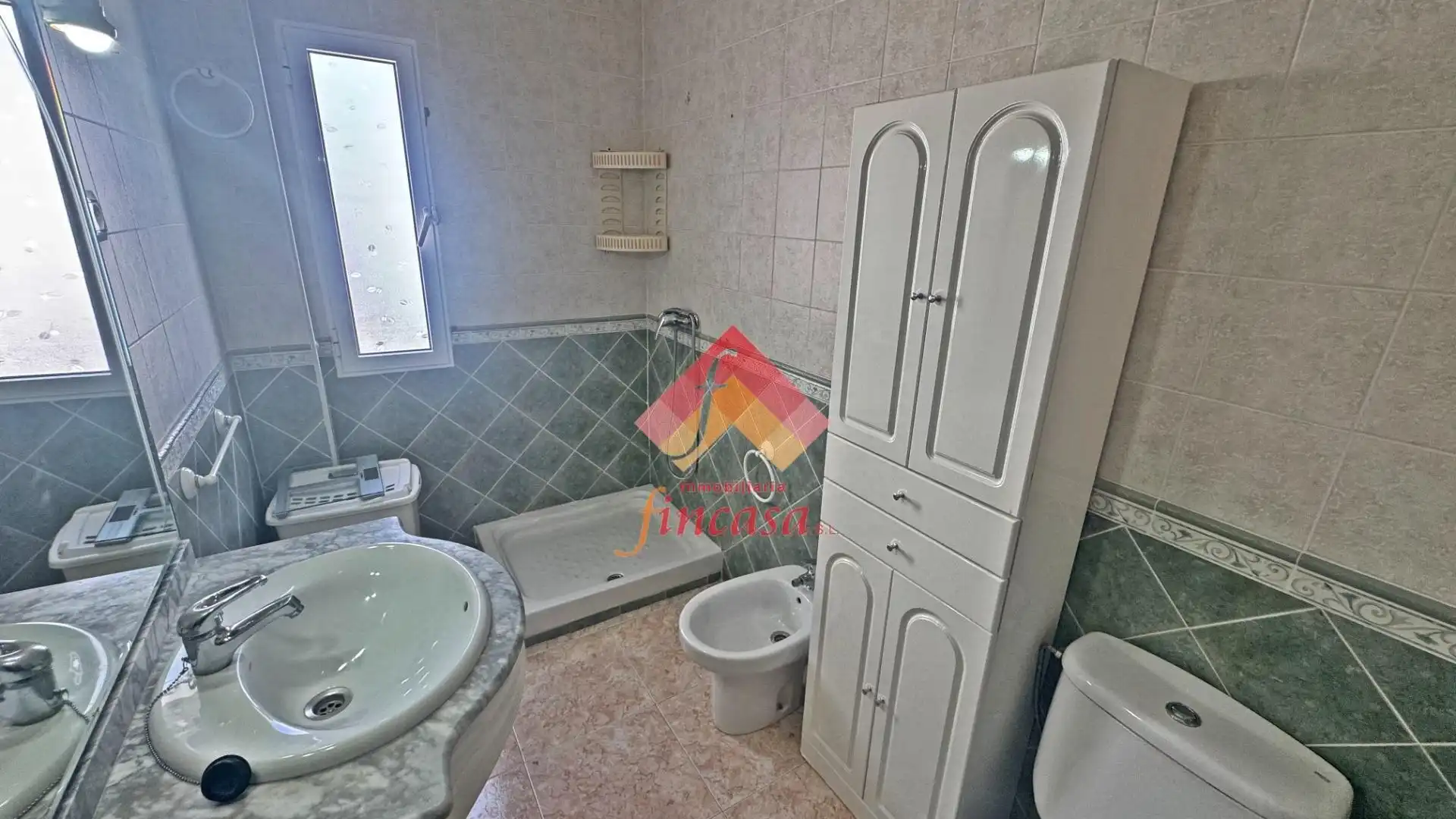 Badezimmer von Wohnung zum Verkauf in Ronda mit Klimaanlage, Terrasse und Möbliert