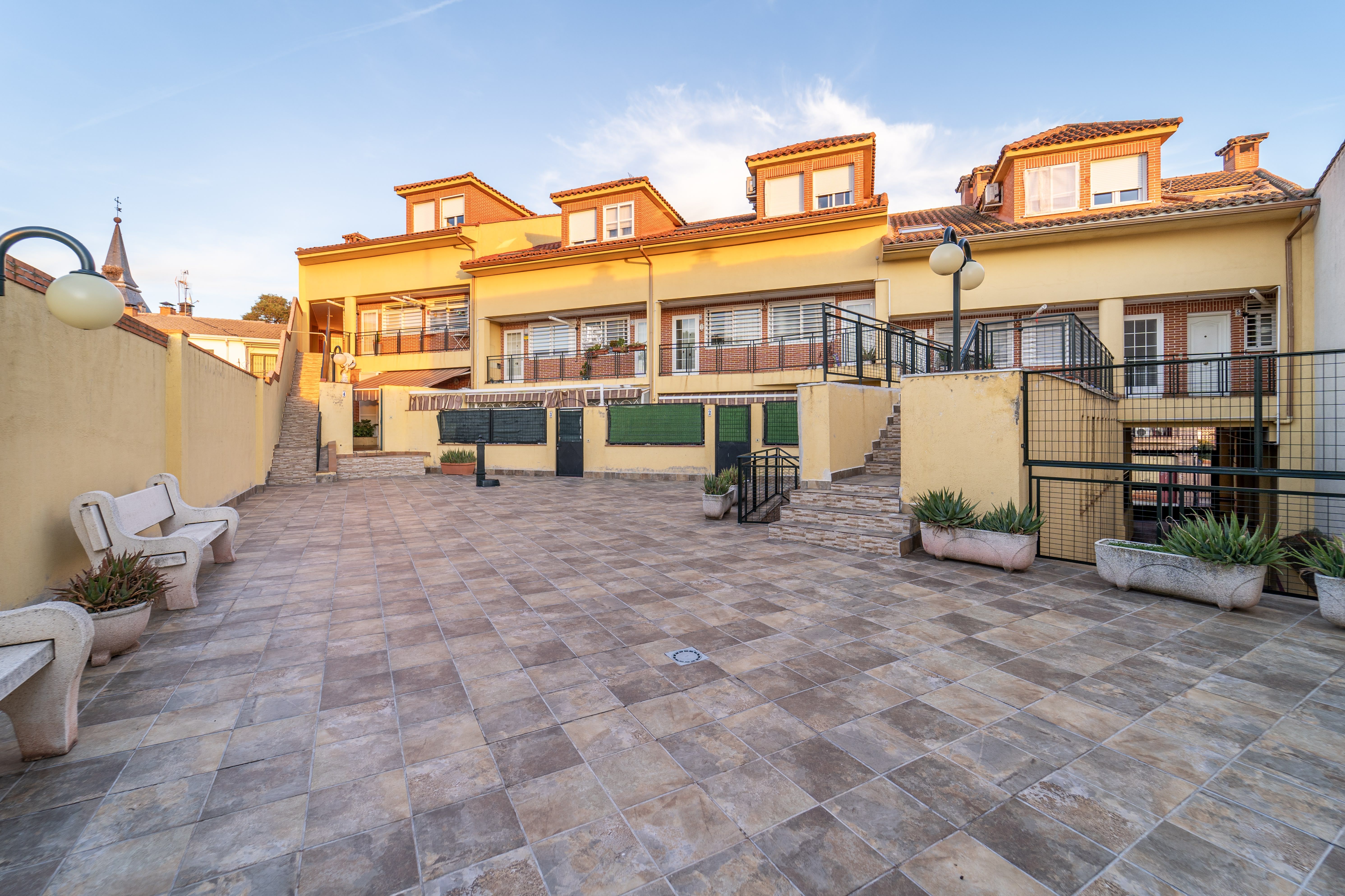 Exterior view of Flat for sale in Sevilla la Nueva  with Air Conditioner, Heating and Oven