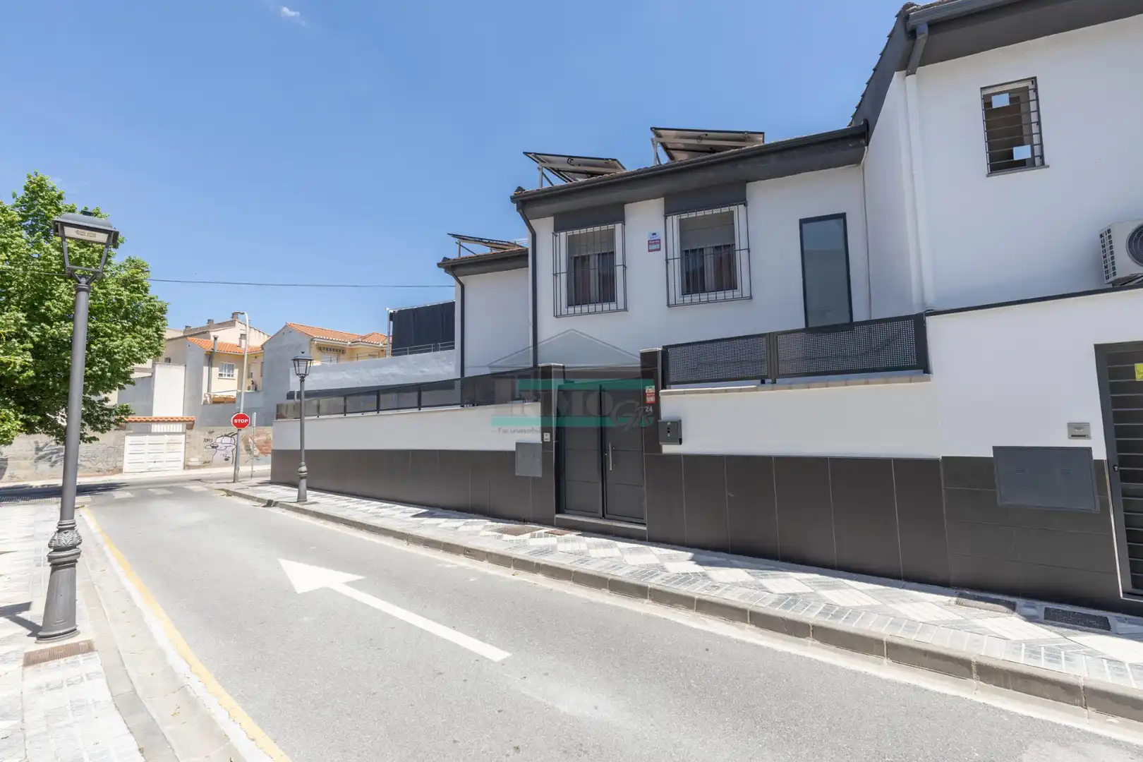Vista exterior de Casa adosada en venda en Maracena amb Aire condicionat, Calefacció i Jardí privat