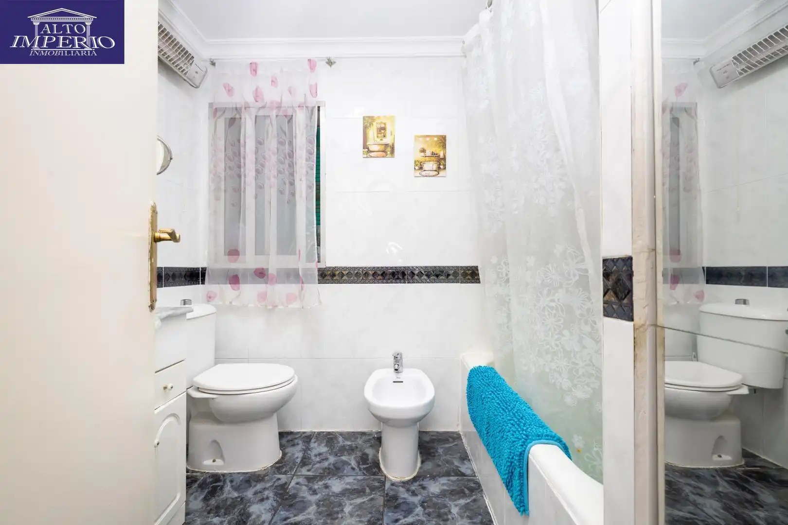 Bathroom of Flat for sale in Zaidín