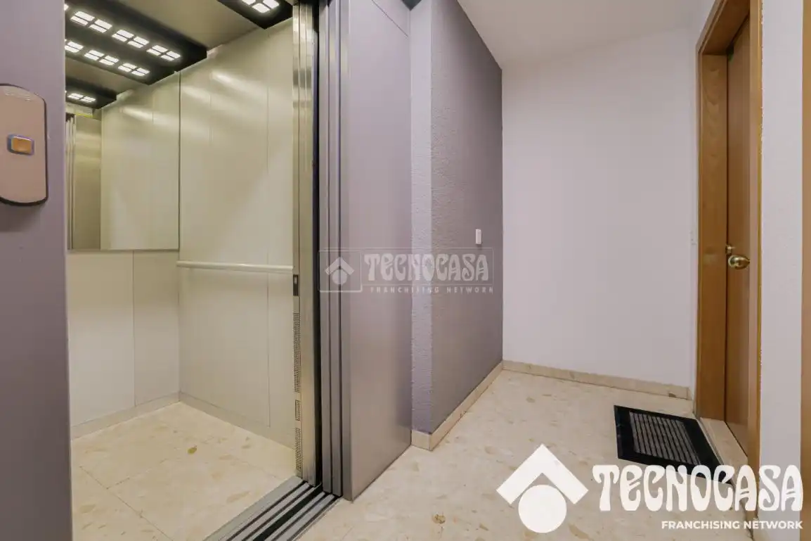 Piso en venta en Santa Coloma de Gramenet con Calefacción y Terraza
