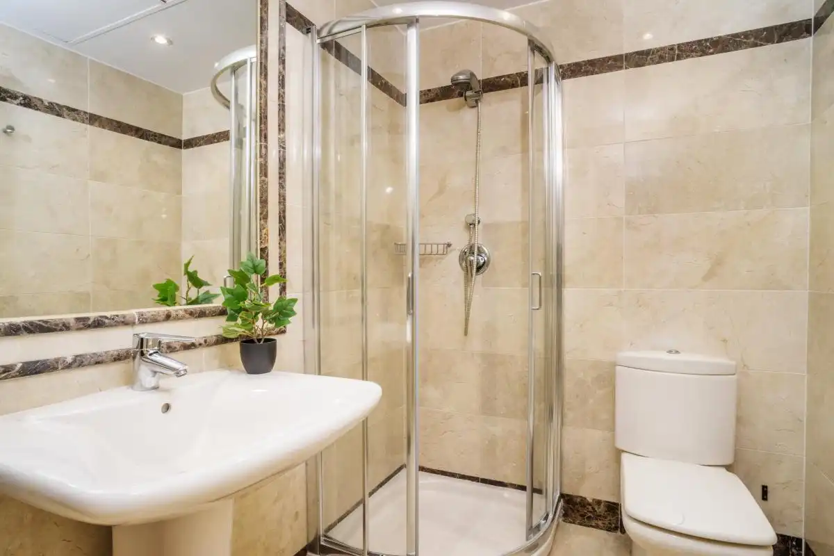 Bathroom of Flat for sale in Marbella  with Air Conditioner, Heating and Private garden
