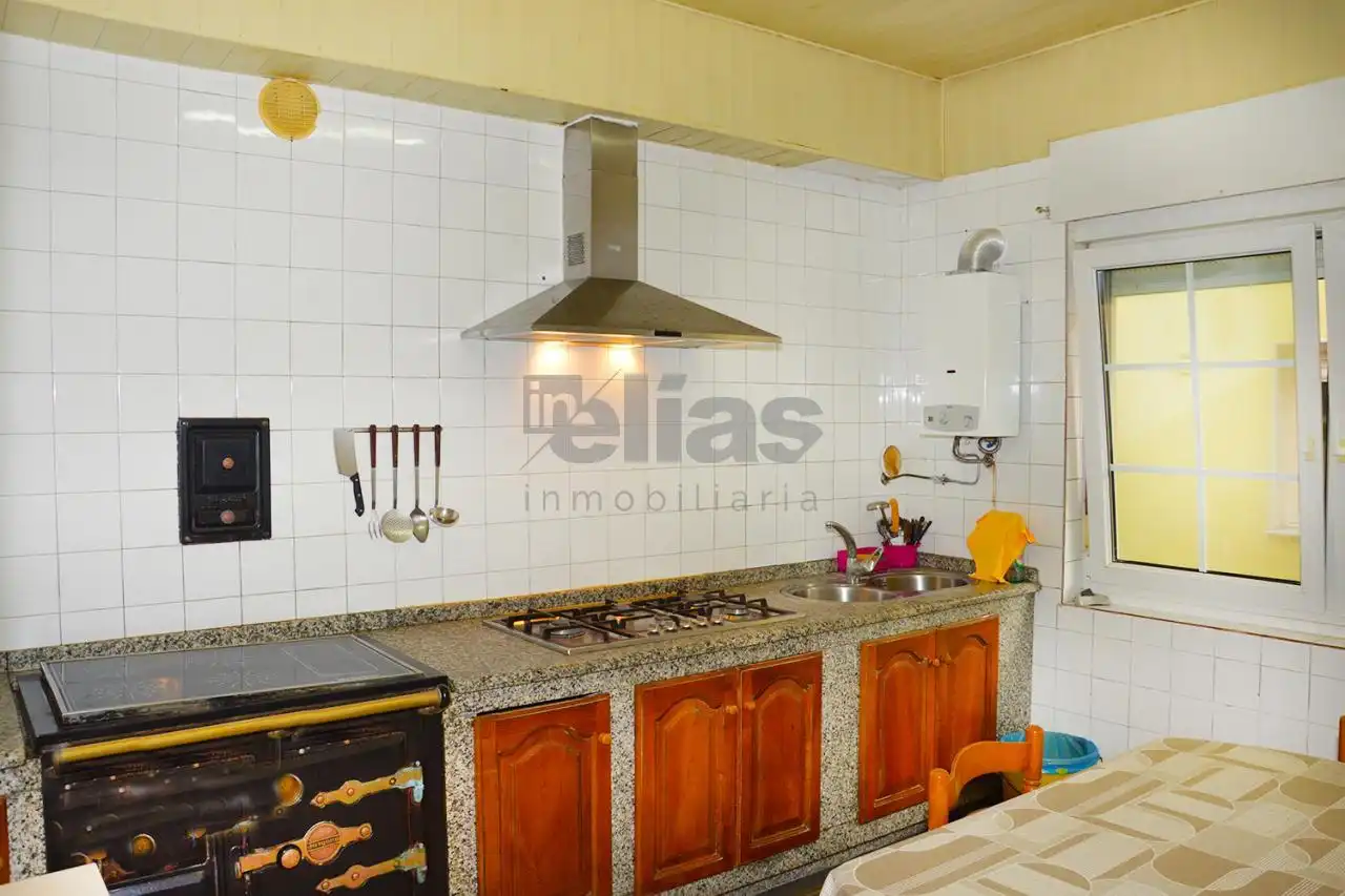 Cuina de Casa o xalet en venda en Muxía amb Moblat