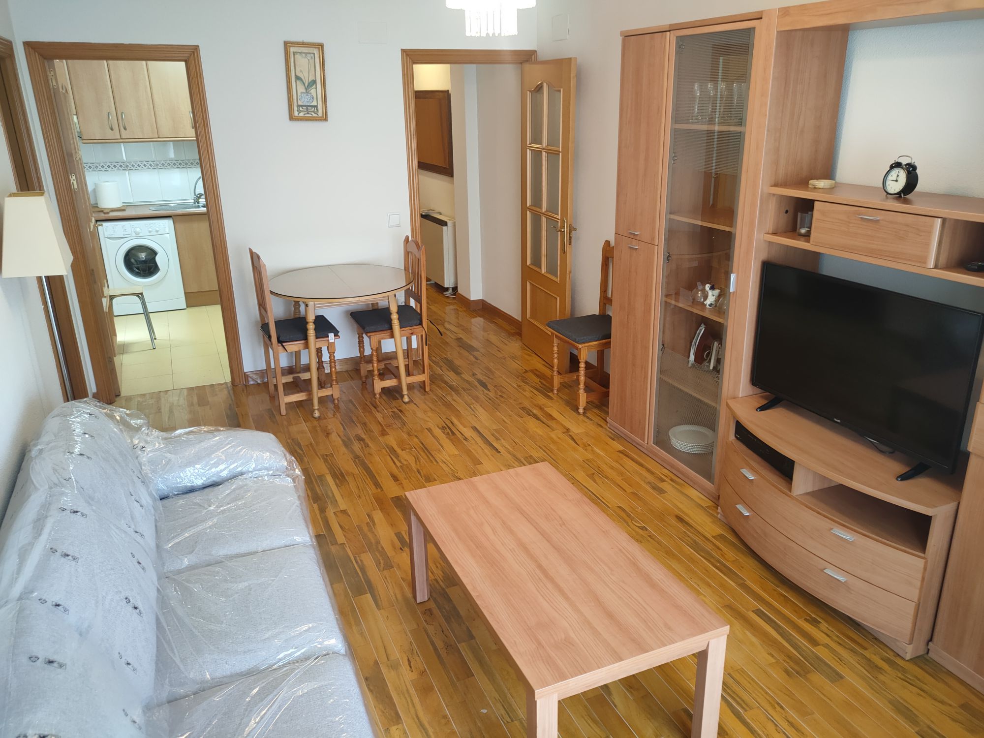 Sala d'estar de Apartament en venda en Ciudad Real Capital amb Calefacció, Parquet i Moblat