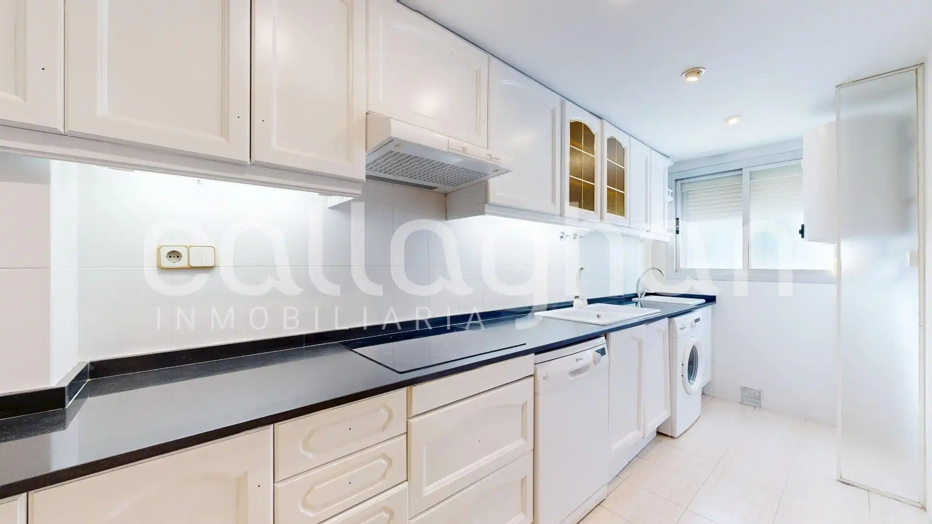 Cocina de Piso en venta en Valencia con Calefacción, Terraza y Balcón