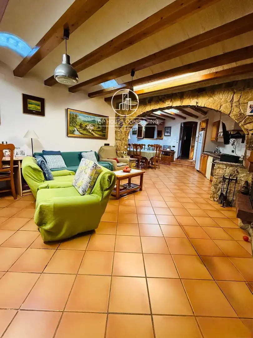 Sala d'estar de Casa o xalet en venda en Arenys de Munt amb Calefacció, Terrassa i Moblat