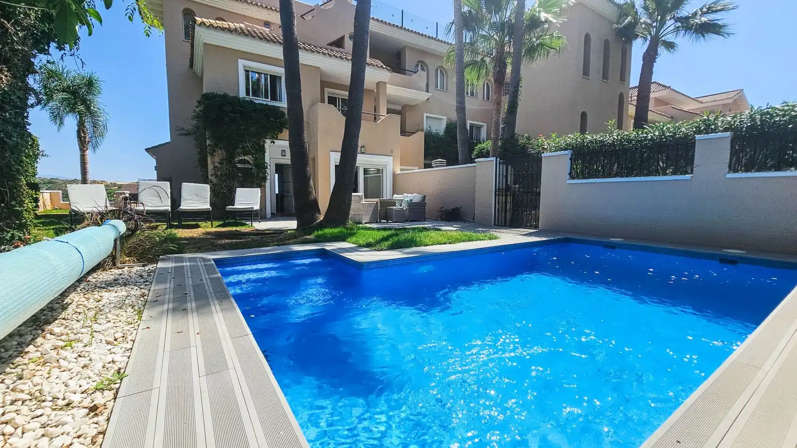 Piscina de Casa adosada en venta en Manilva con Aire acondicionado, Piscina y Amueblado