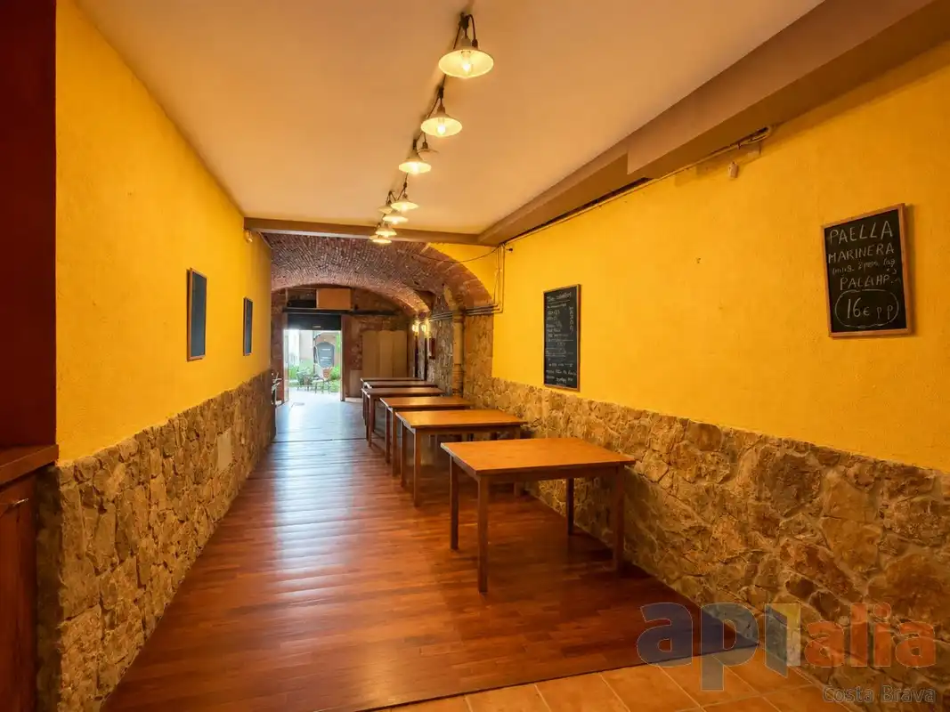 Einfamilien-Reihenhaus zum Verkauf in Palamós mit Klimaanlage, Heizung und Terrasse