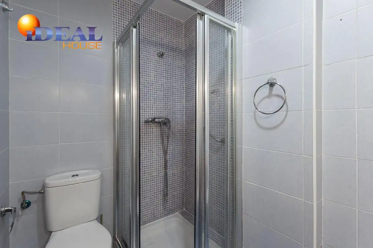 Bathroom of Flat for sale in Armilla  with Air Conditioner, Heating and Balcony