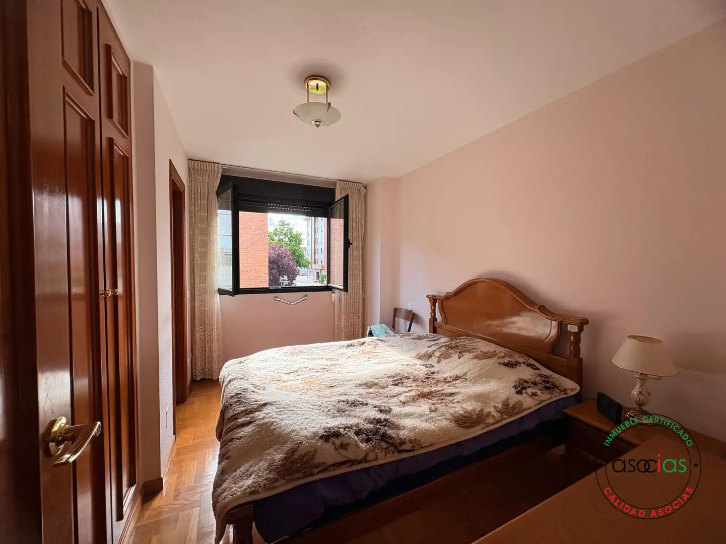 Habitación de Piso en venta en Gijón  con Calefacción, Parquet y Trastero