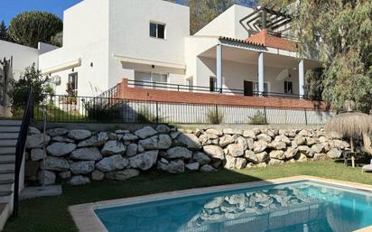 Swimming pool of House or chalet for sale in Benalmádena  with Air Conditioner, Private garden and Terrace