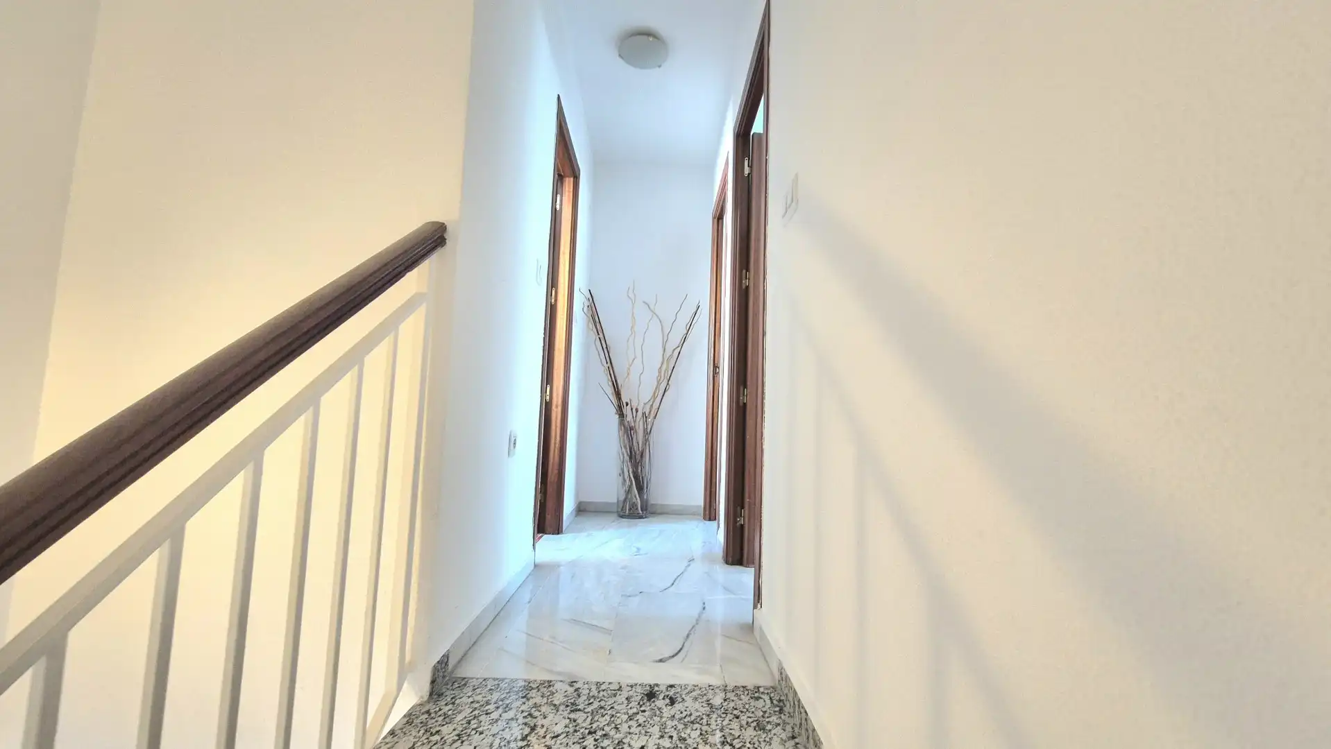 Ático de alquiler en Marbella con Aire acondicionado, Terraza y Trastero