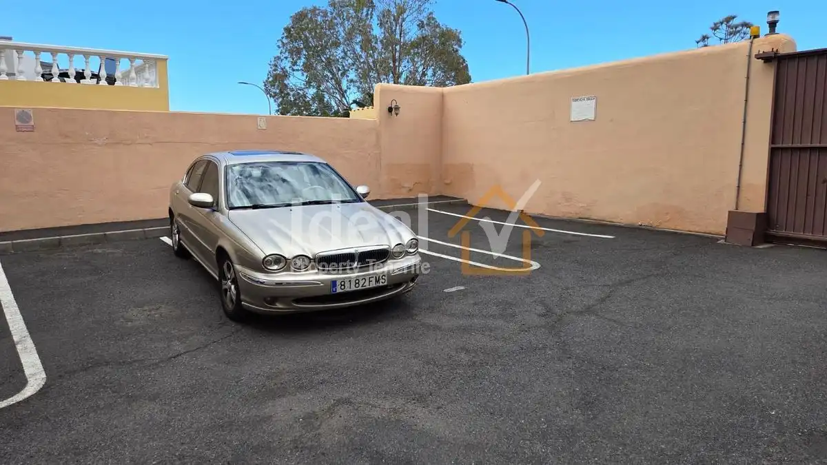 Parking de Apartamento en venta en Arona con Terraza y Amueblado