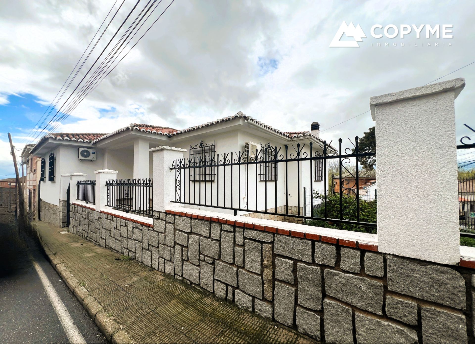 Exterior view of House or chalet for sale in La Puebla de Montalbán  with Air Conditioner, Heating and Private garden
