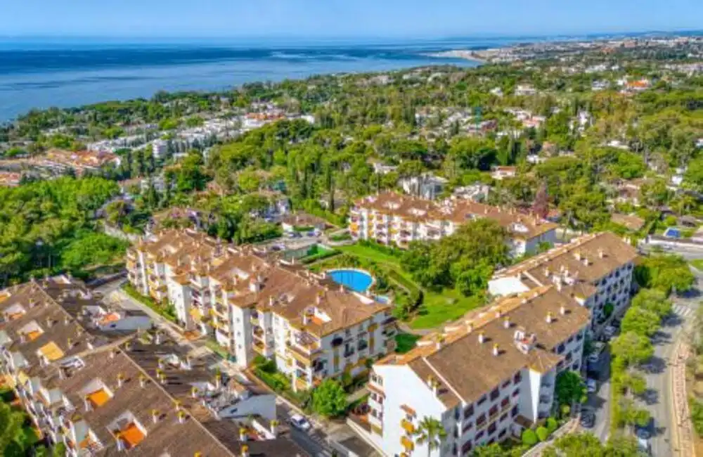 Vista exterior de Planta baja en venta en Marbella con Aire acondicionado, Terraza y Piscina
