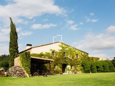 Casa rústica amb piscina en venda a Cassà de la Selva