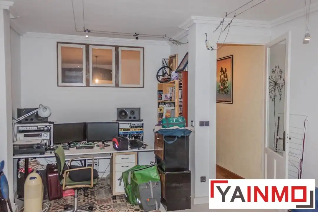 Sala de estar de Piso en venta en Vitoria - Gasteiz con Calefacción, Parquet y Balcón