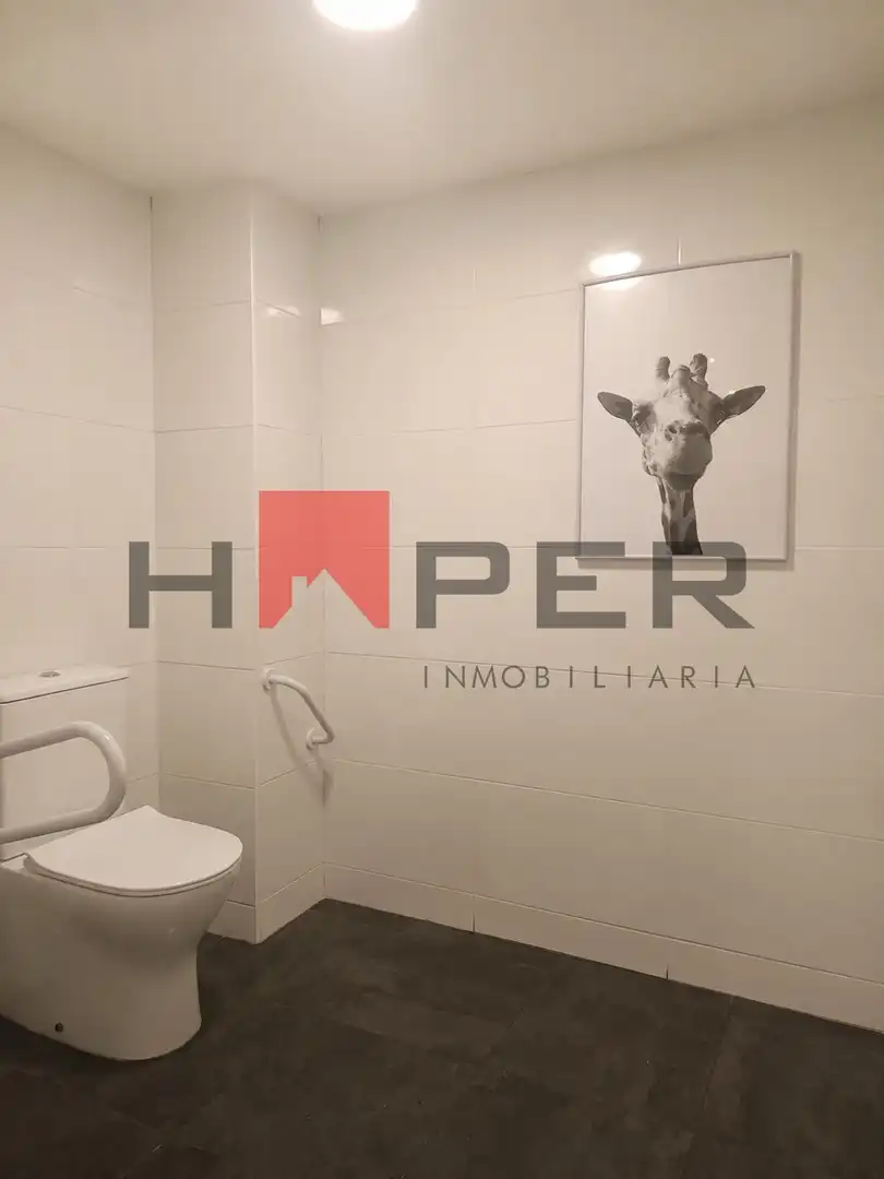 Bathroom of Commercial properties for rent in El Prat de Llobregat  with Air Conditioner, Furnished and Internet