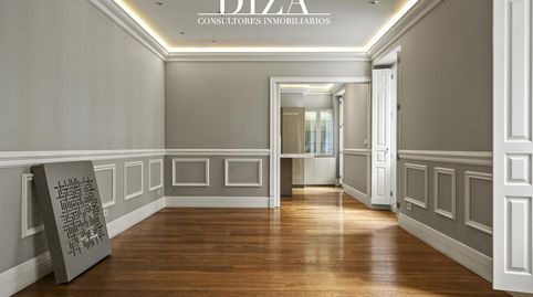 Edificio clásico a un paso de la Puerta de Alcalá, imagen 4
