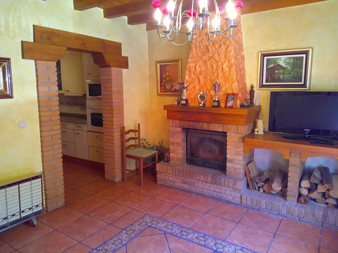 Sala d'estar de Casa adosada en venda en Uztárroz / Uztarroze amb Calefacció i Moblat