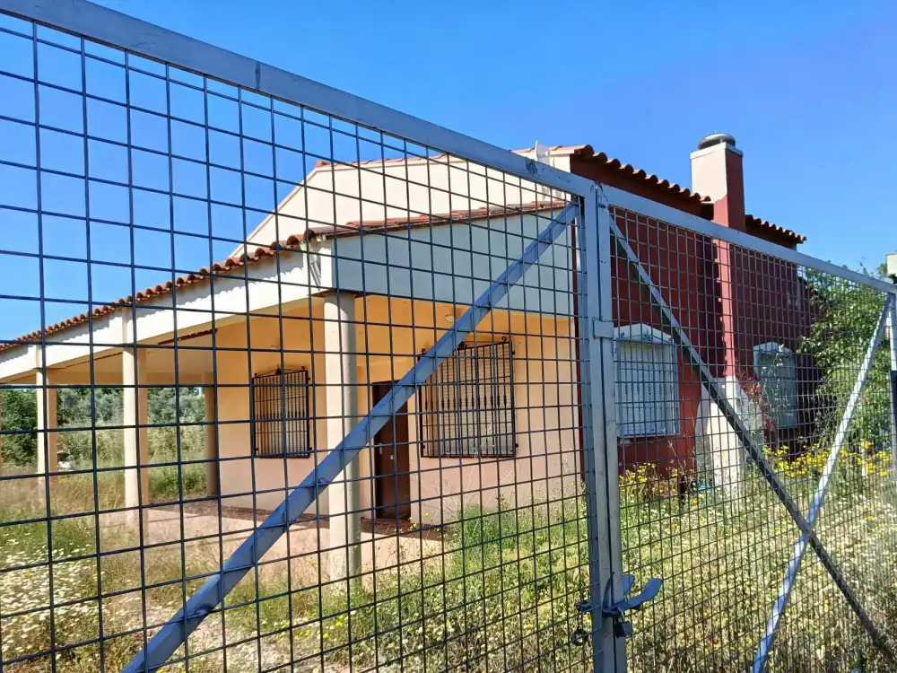 Vista exterior de Piso en venta en Teresa de Cofrentes