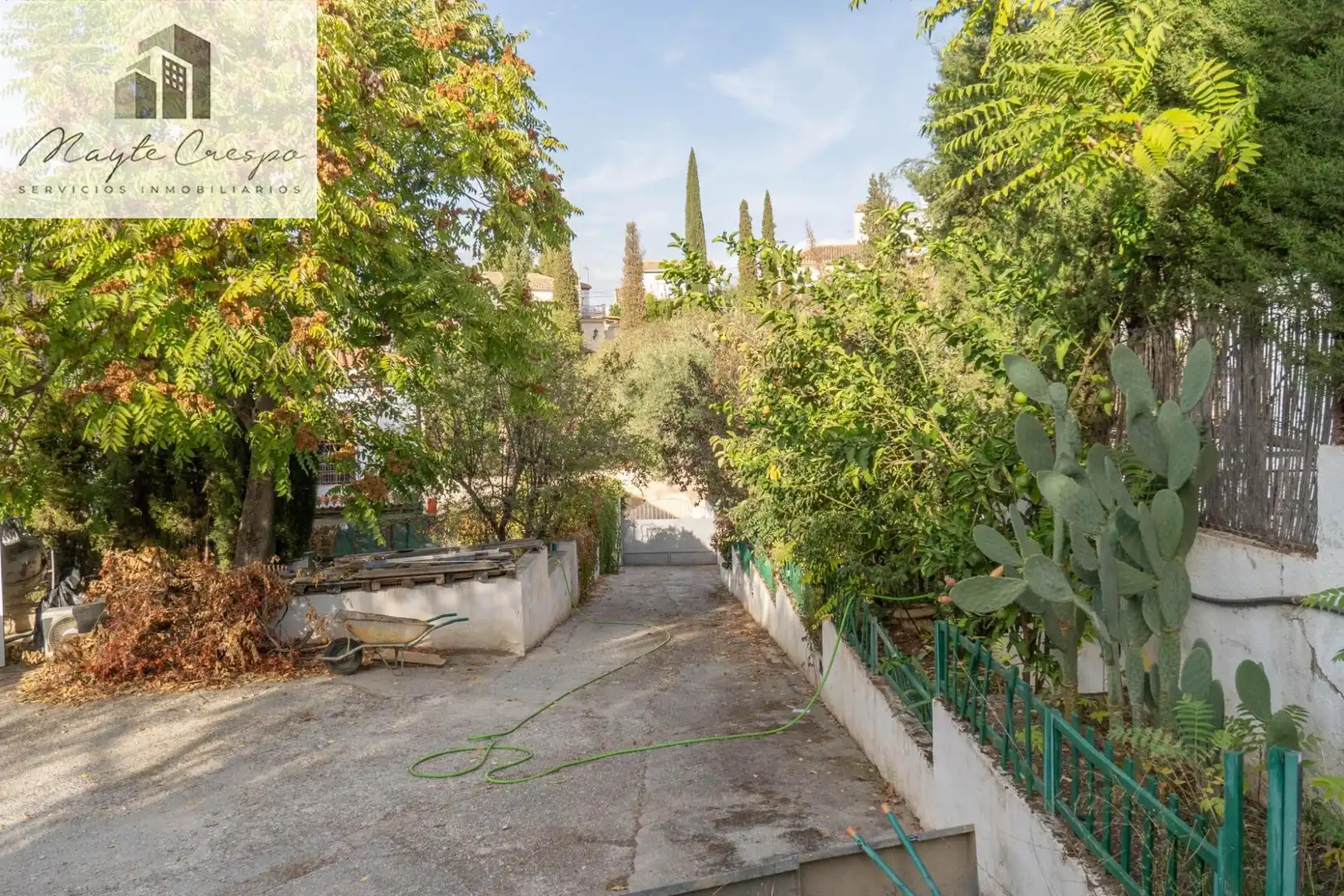 Vista exterior de Casa o xalet en venda en La Zubia amb Calefacció, Jardí privat i Terrassa