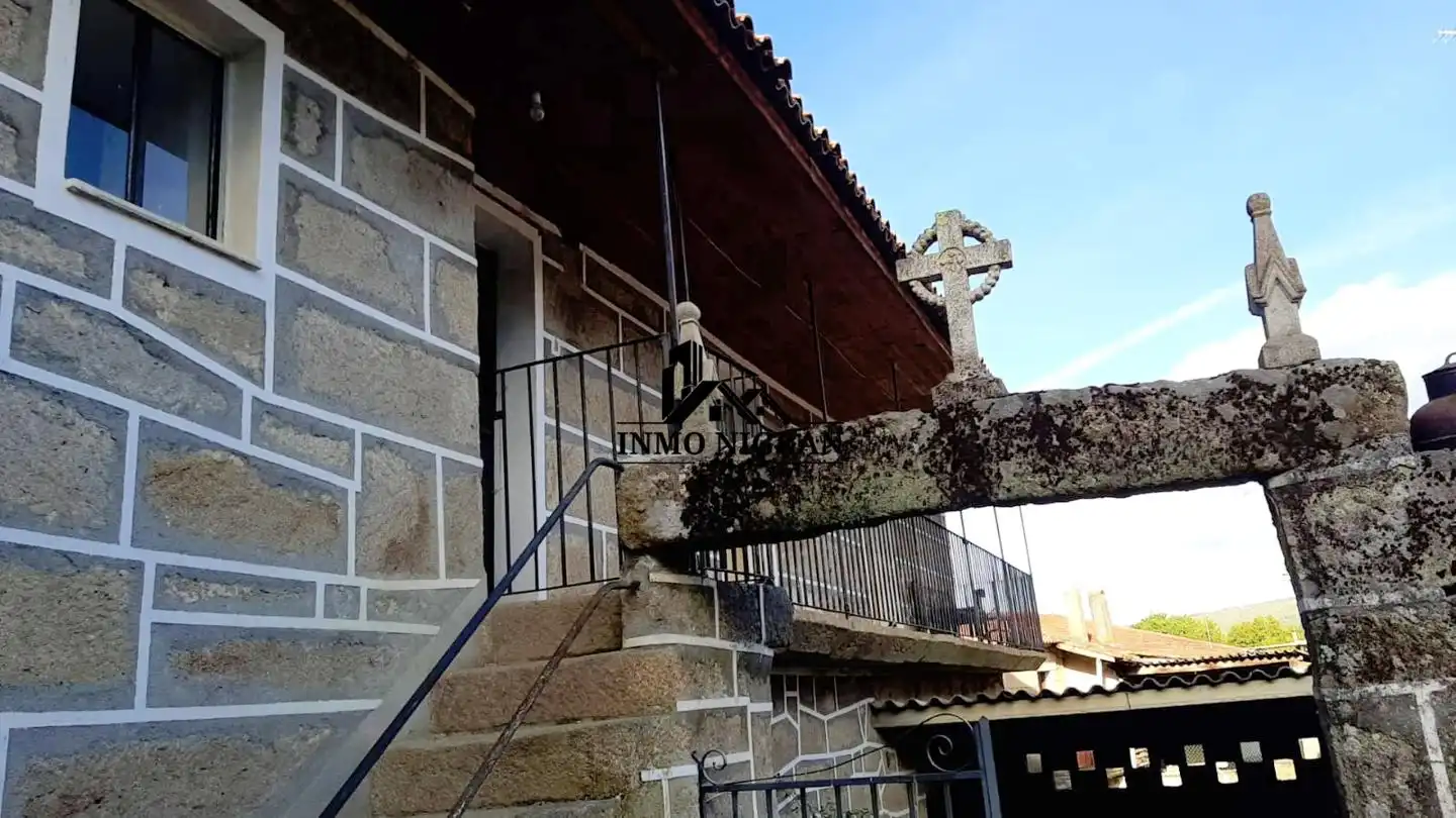 Casa rústica amb terrassa en venda a Outeiro de Laxe, imagen 2