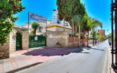 Exterior view of Single-family semi-detached for sale in Fuengirola  with Air Conditioner, Terrace and Swimming Pool