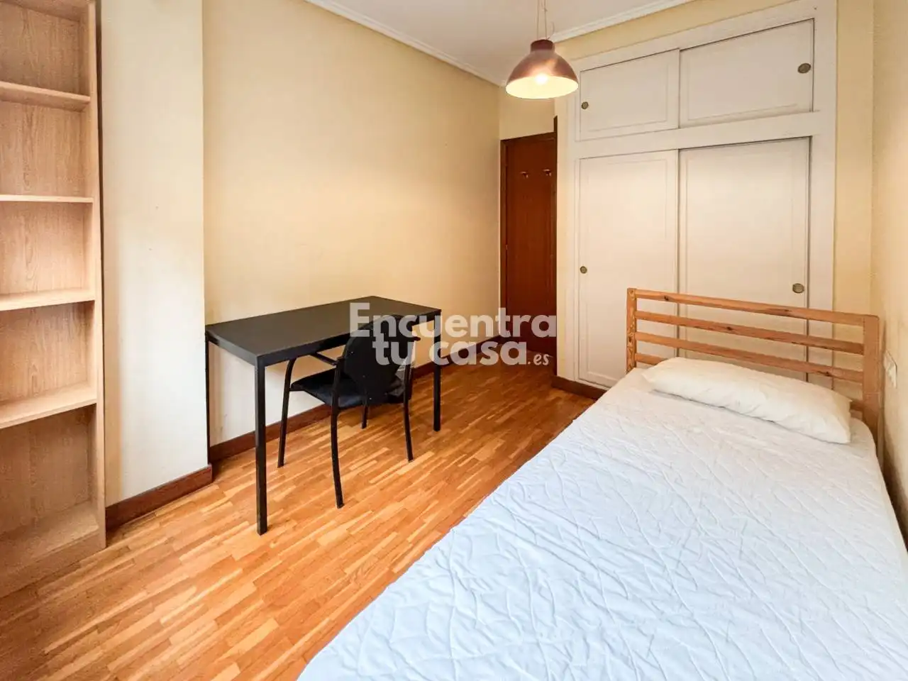 Habitación de Piso de alquiler en Donostia - San Sebastián  con Calefacción, Parquet y Amueblado