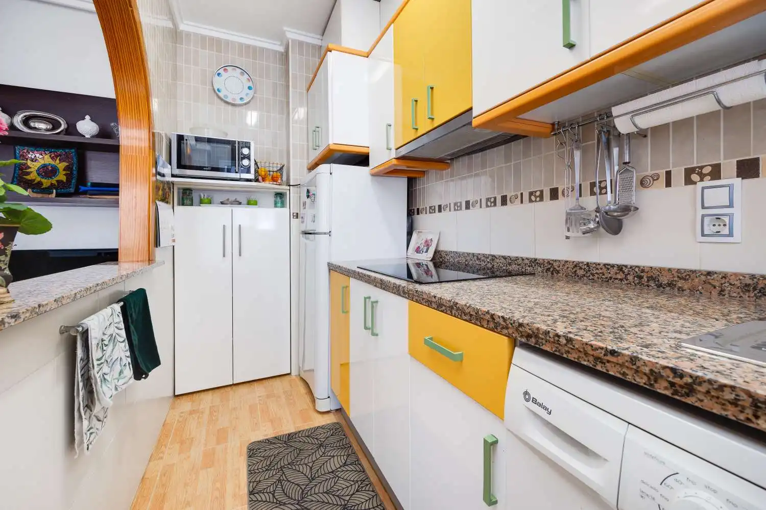 Cocina de Apartamento en venta en Torrevieja con Aire acondicionado, Calefacción y Terraza