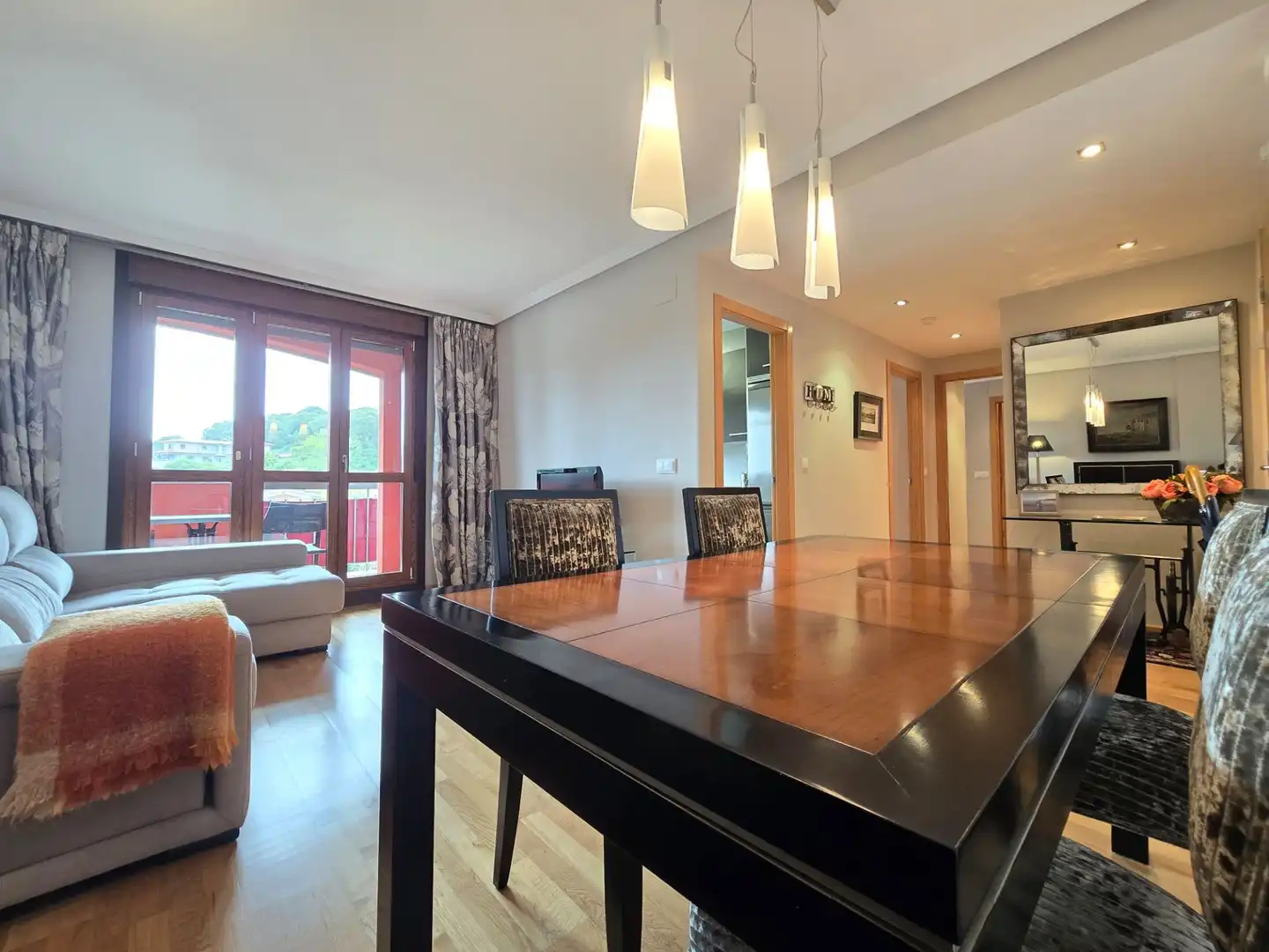Comedor de Piso en venta en Llanes con Calefacción, Terraza y Trastero
