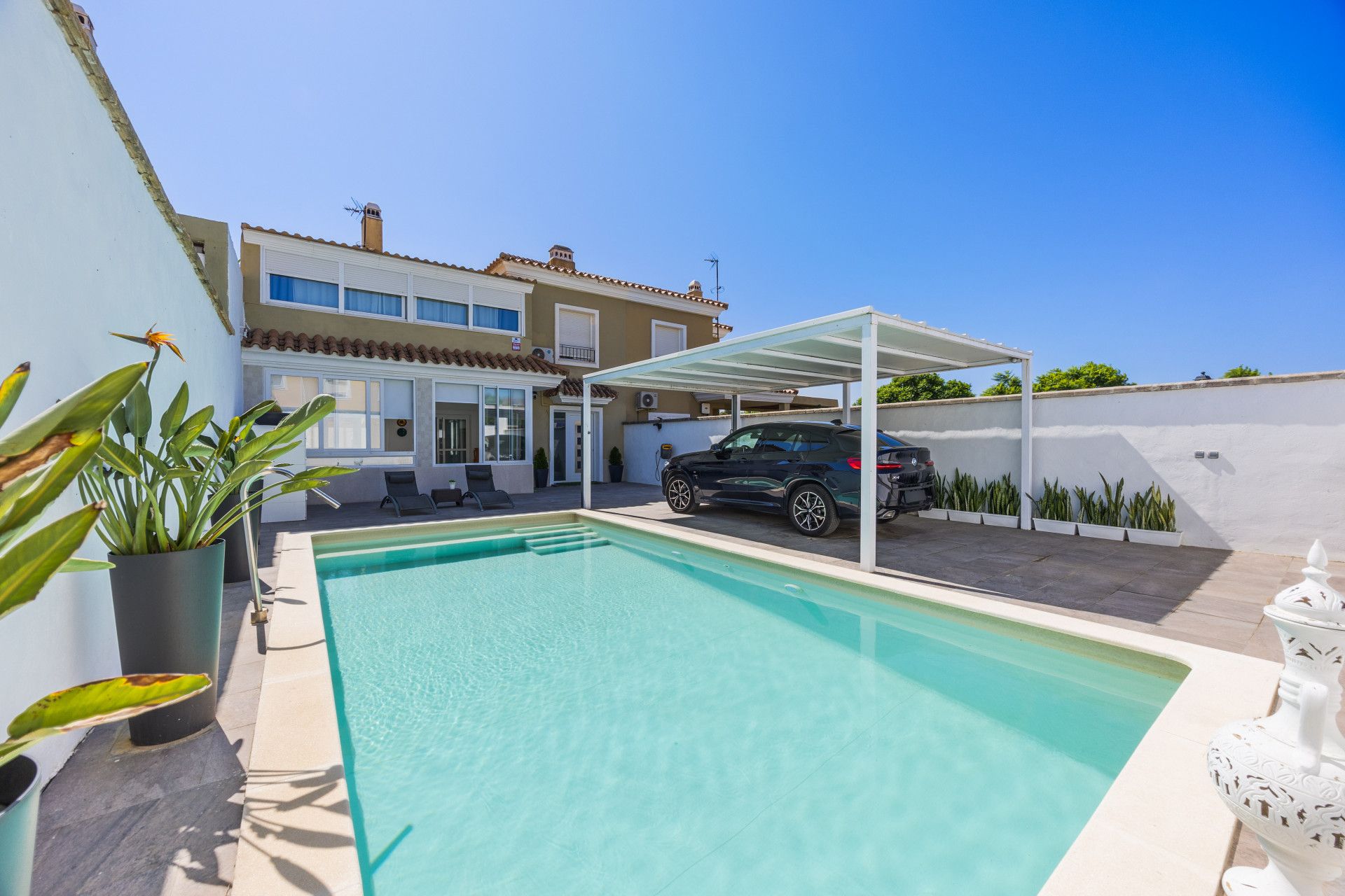 Swimming pool of Single-family semi-detached for sale in Los Barrios  with Air Conditioner, Private garden and Terrace