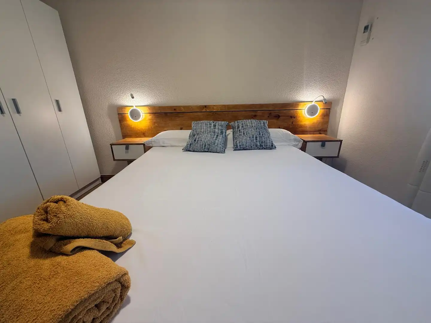 Bedroom of Flat for share in Madrid  with Air Conditioner, Heating and Furnished