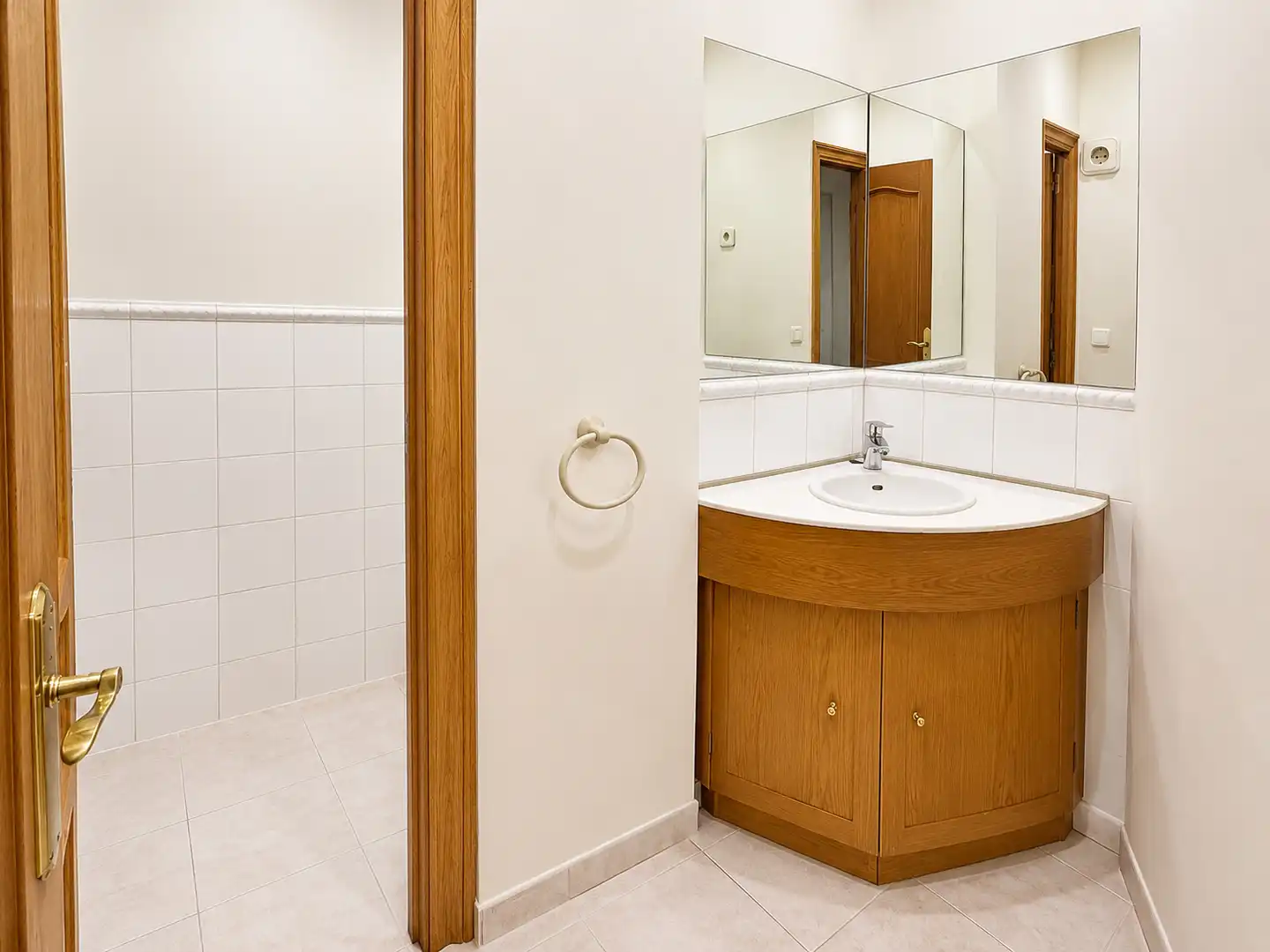 Bathroom of Commercial properties for sale in Getafe