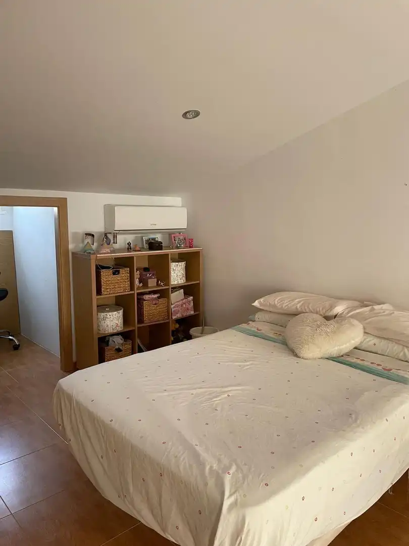 Dormitori de Casa o xalet en venda en Córdoba amb Aire condicionat, Parquet i Terrassa