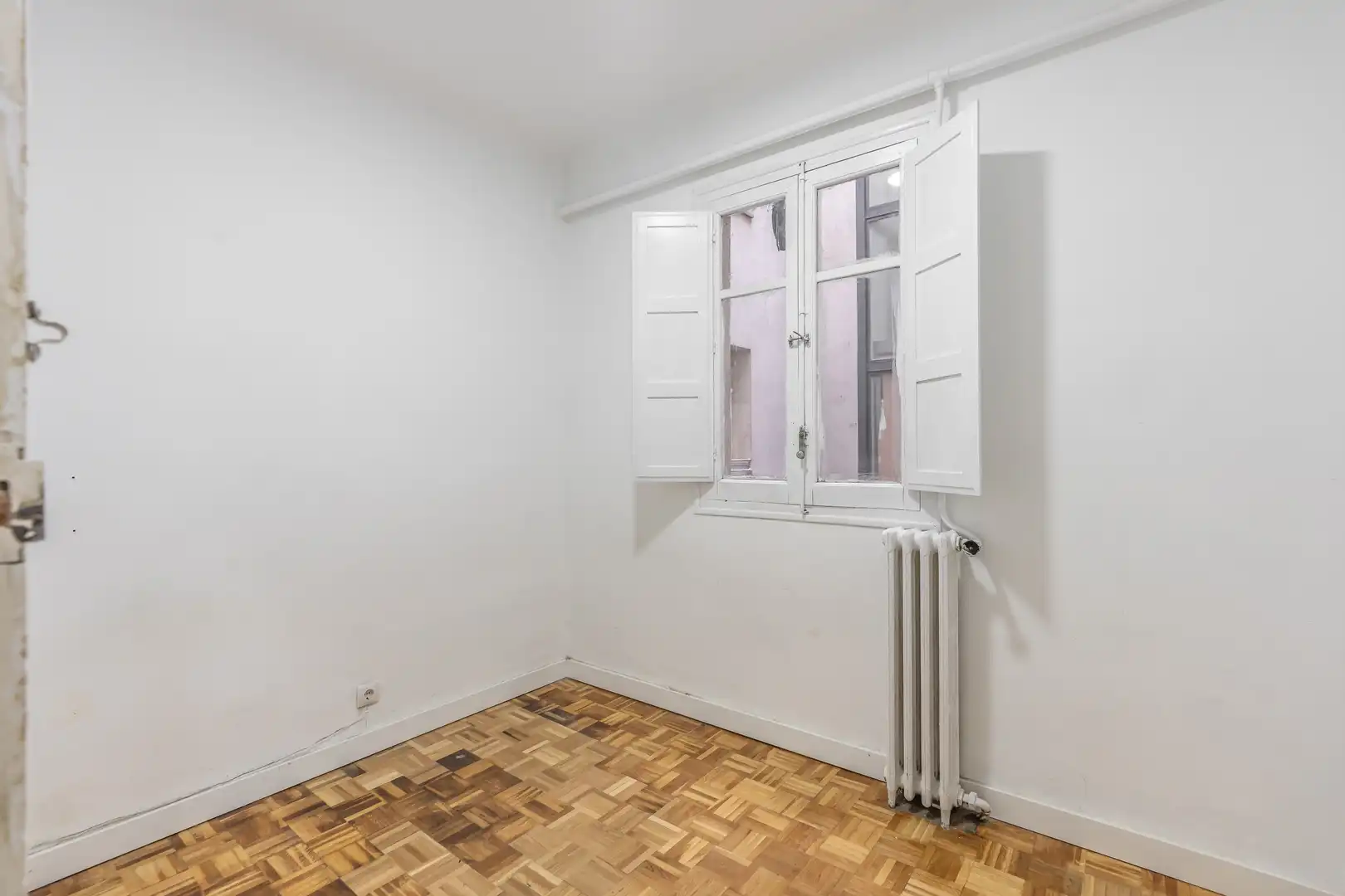 Habitación de Piso en venta en Madrid con Calefacción