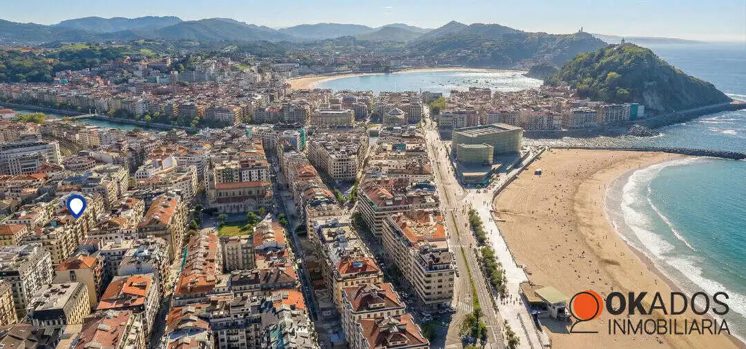 Vista exterior de Pis en venda en Donostia - San Sebastián  amb Calefacció, Terrassa i Balcó
