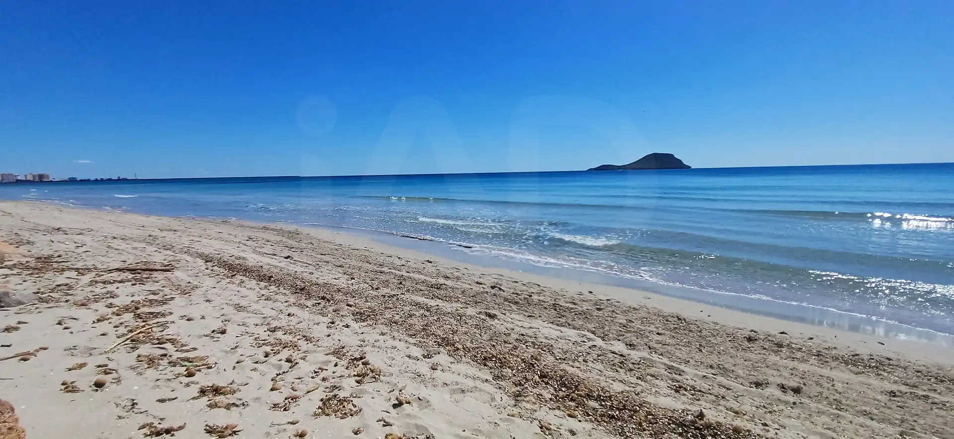 Vista exterior de Dúplex en venda en La Manga del Mar Menor amb Terrassa i Piscina