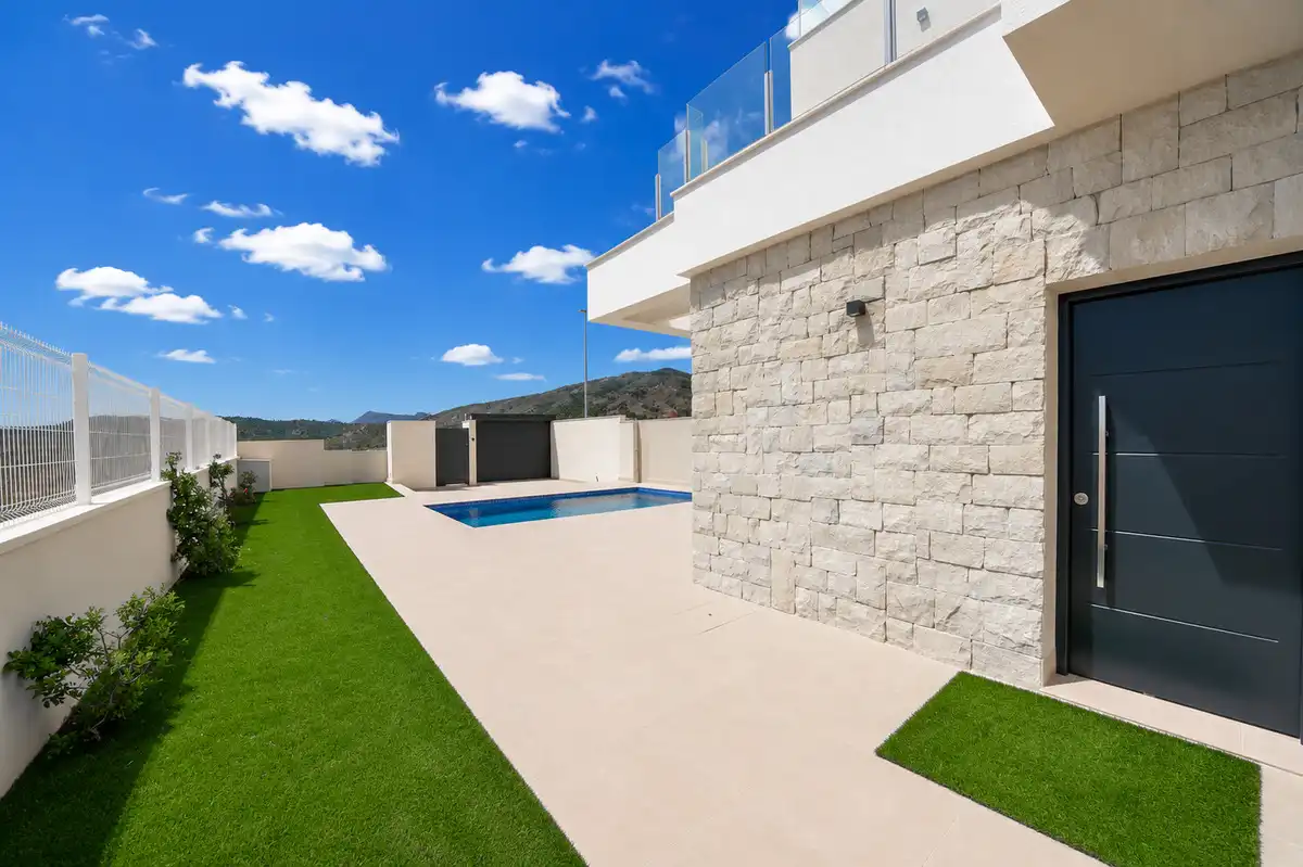 Semi-detached house with terrace for sale in Calle de Morella, imagen 6
