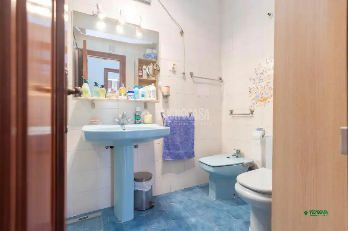Bathroom of Flat for sale in Almería  with Heating and Terrace