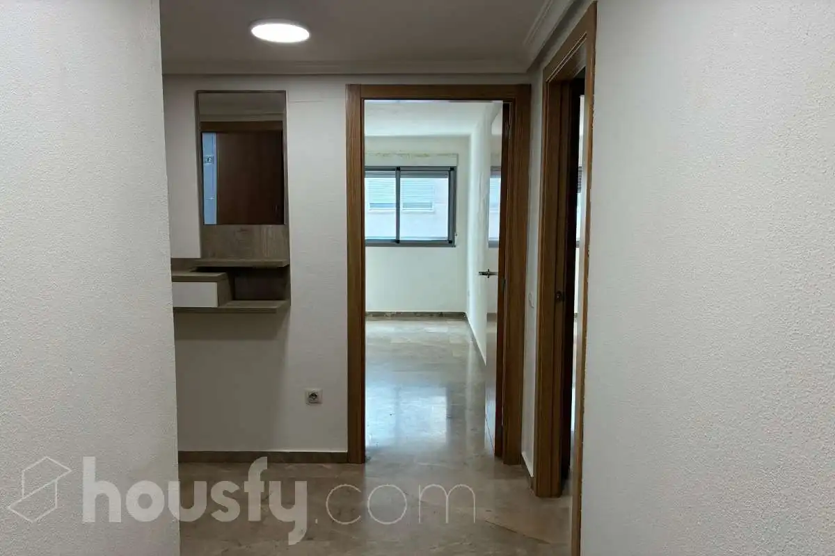Flat for rent in Valencia  with Air Conditioner, Storage room and Balcony