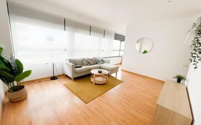 Living room of Flat to rent in L'Hospitalet de Llobregat  with Air Conditioner, Heating and Parquet flooring