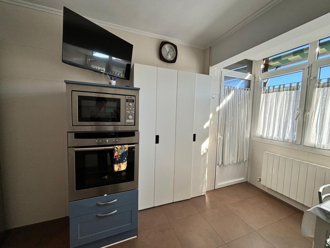 Cuina de Pis de lloguer en Sopela amb Calefacció, Terrassa i Piscina