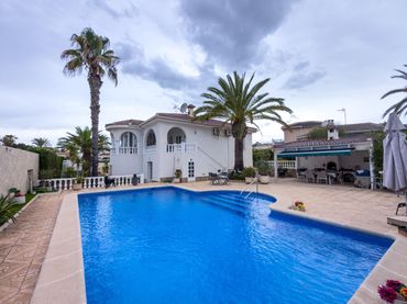 Casa amb piscina en venda a Avenida COSTA AZUL DE LA