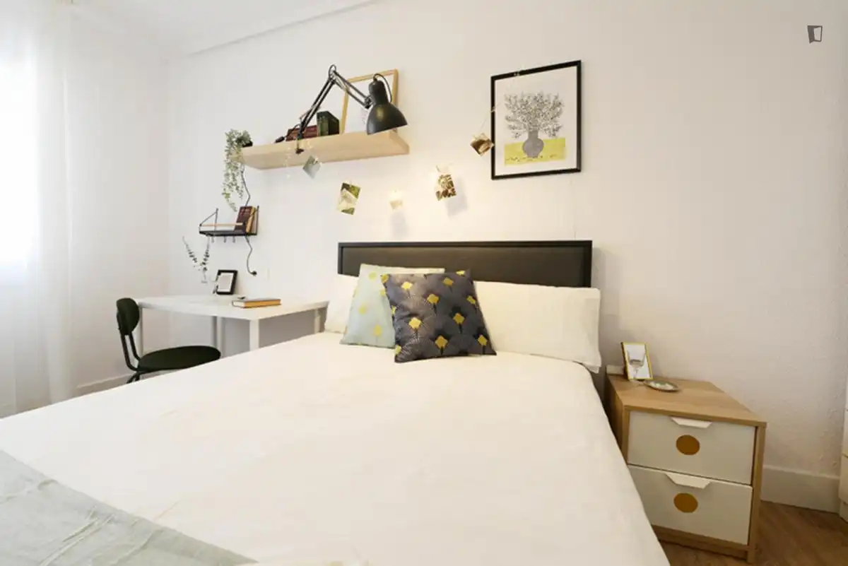 Schlafzimmer von Wohnungen zur untervermieten in Bilbao  mit Möbliert, Ofen und Waschmaschine