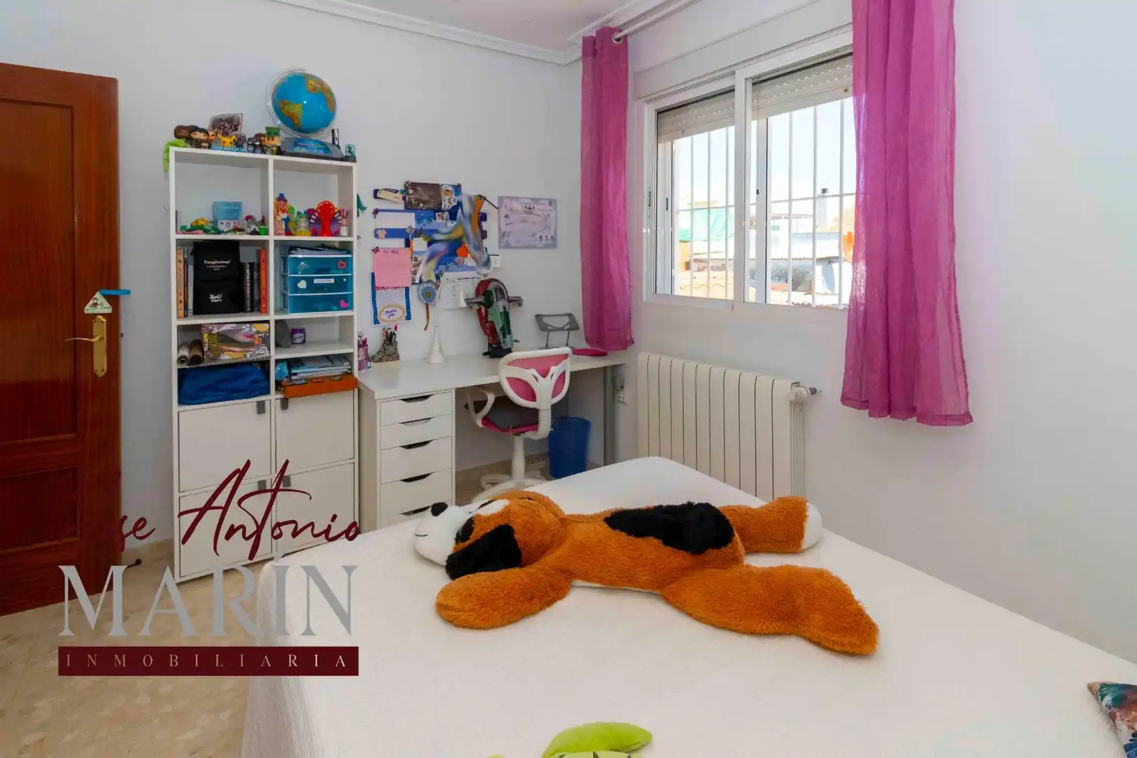 Habitación de Casa adosada en venta en Badajoz con Aire acondicionado, Calefacción y Trastero
