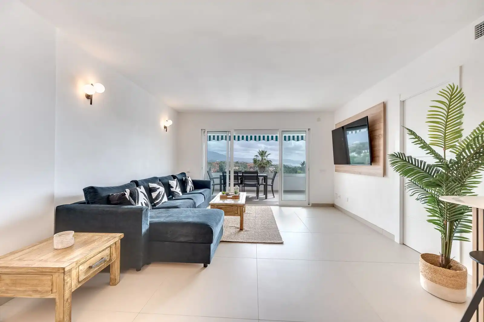 Sala d'estar de Apartament en venda en Marbella amb Terrassa, Traster i Moblat